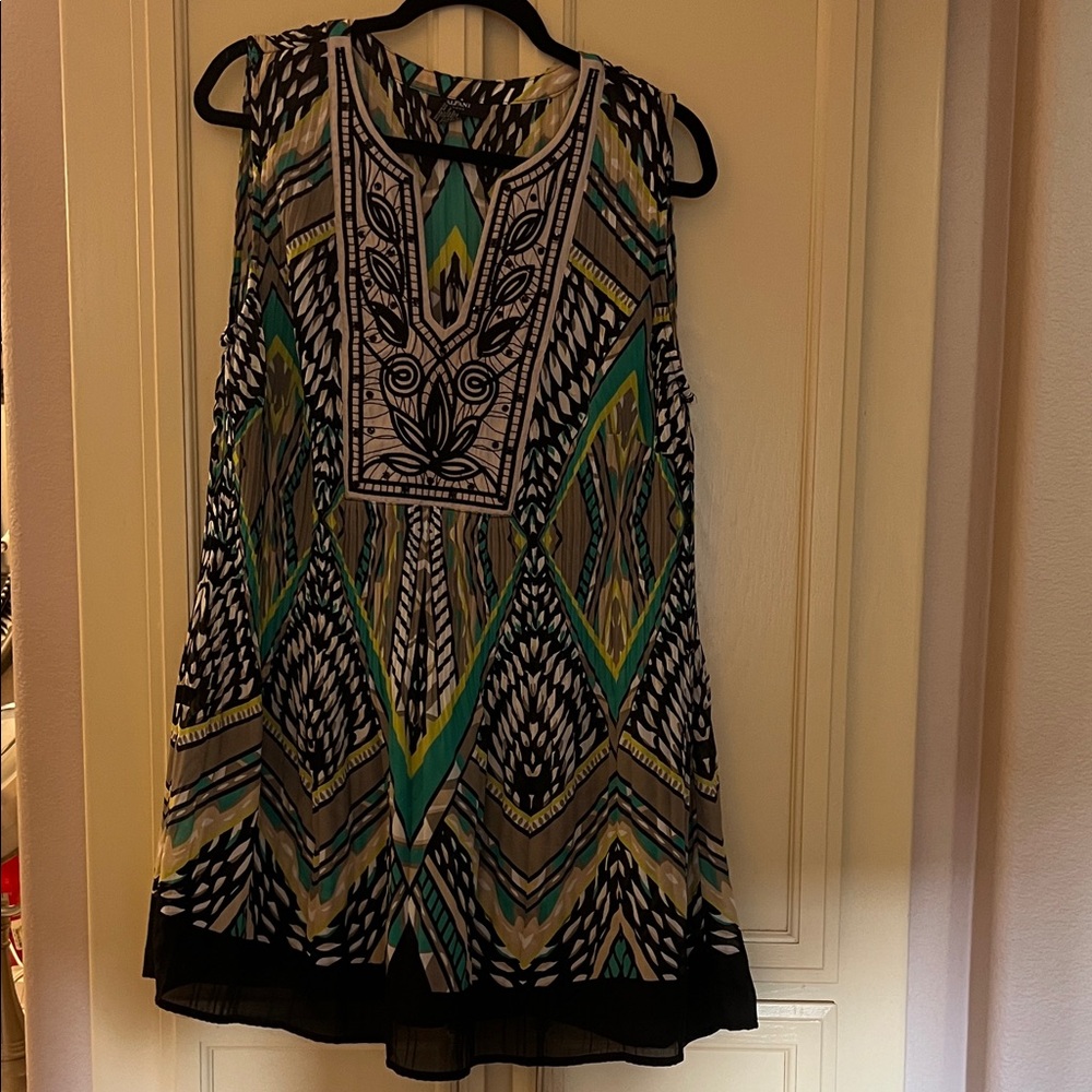 16w Alfani Multicolor Geometric blouse. Broomstick texture. Smoke free, pet free